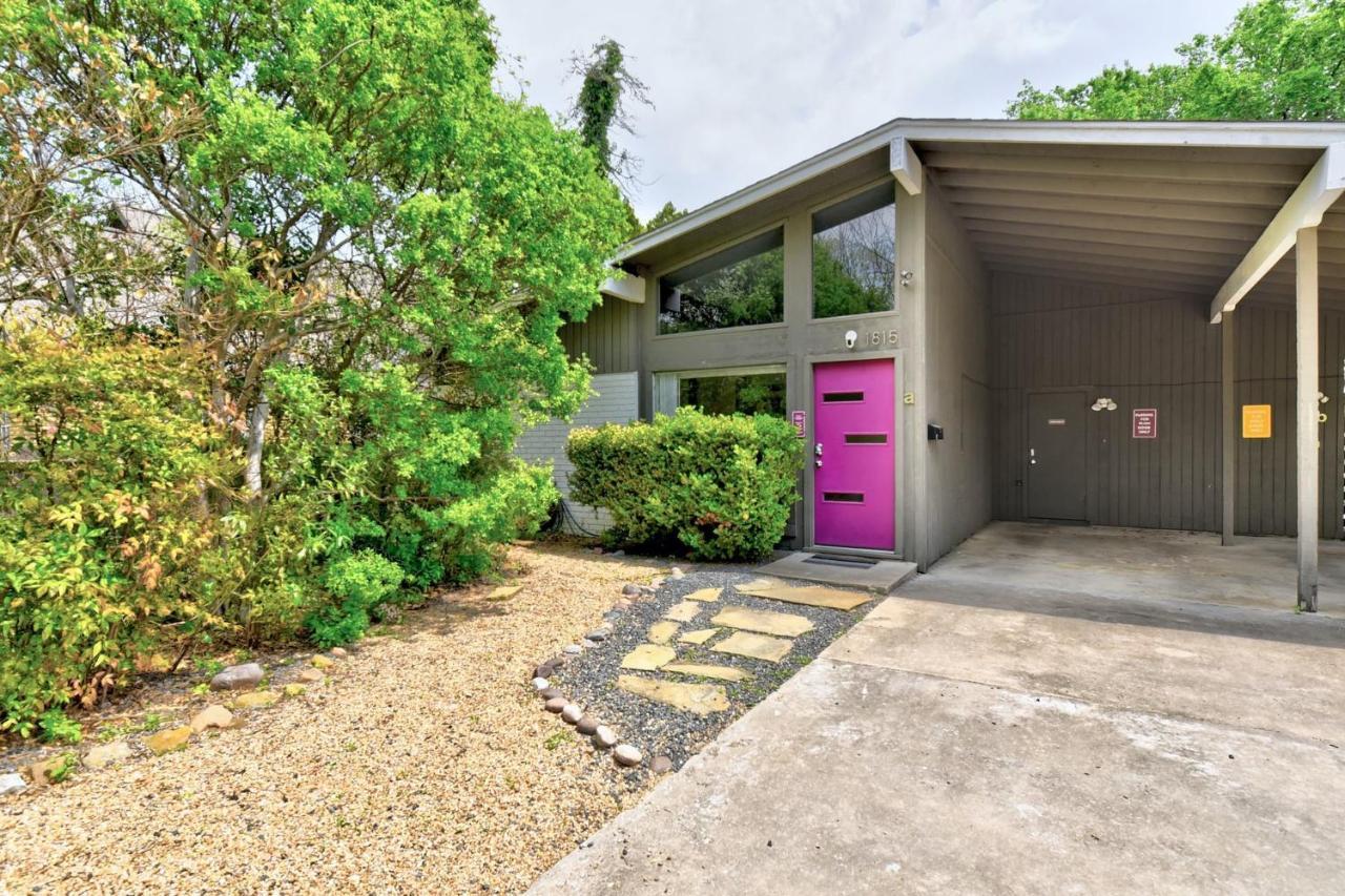 Sunny Mid Century Modern With Parking Patio And Fenced Yard By Lodgewell Austin Exterior photo